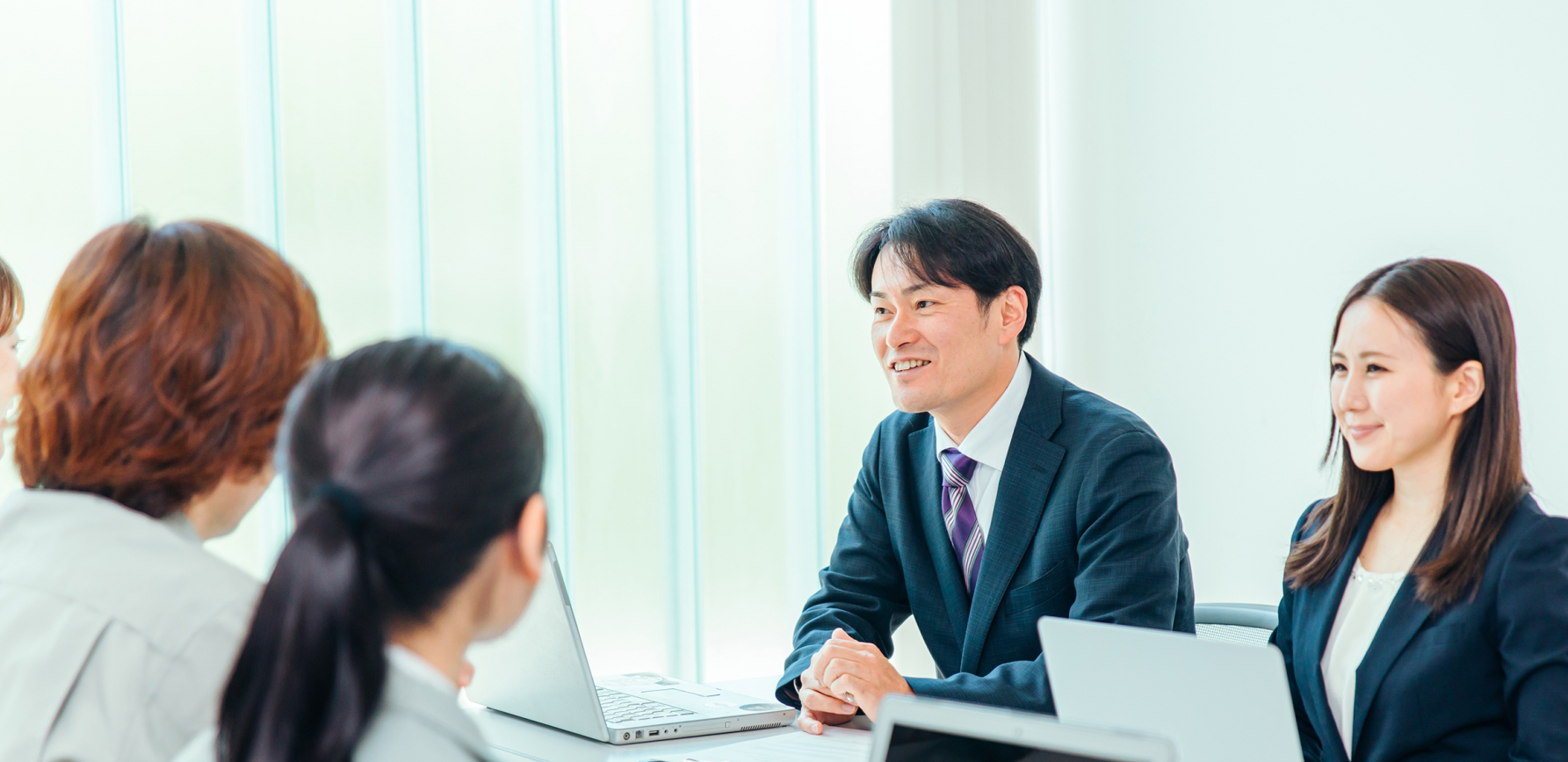 対面の会議風景